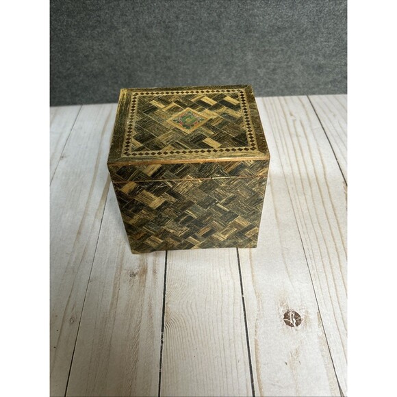 Wood Inlay Folk Art Marquetry Mechanical Bird Cigarette Dispenser W/ Chimes - Picture 5 of 9